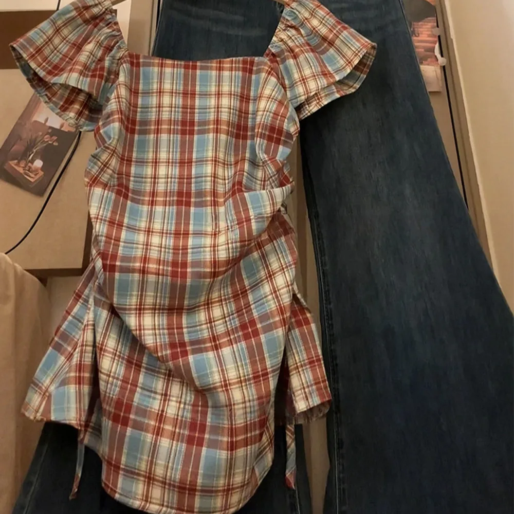 Французская ретро красная клетчатая рубашка с квадратным вырезом, маленькая рубашка с летящими рукавами, женская летняя рубашка 202, новый топ с нерегулярными бретелями на талии
Французская ретро красная клетчатая рубашка с квадратным вырезом, маленькая рубашка с летящими рукавами, женская летняя рубашка 202, новый топ с нерегулярными бретелями на талии