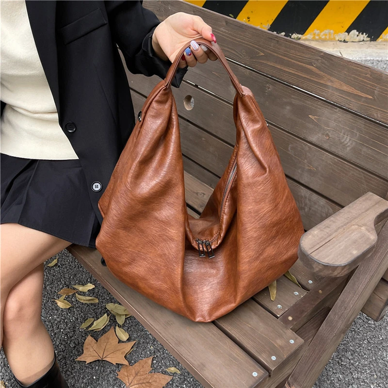 Мягкие кожаные сумки на плечо для женщин, деформируемые сумки для покупок большой вместимости, новинка зимы 2025, роскошные сумки, сумка-хобо, черная
Мягкие кожаные сумки на плечо для женщин, деформируемые сумки для покупок большой вместимости, новинка зимы 2025, роскошные сумки, сумка-хобо, черная