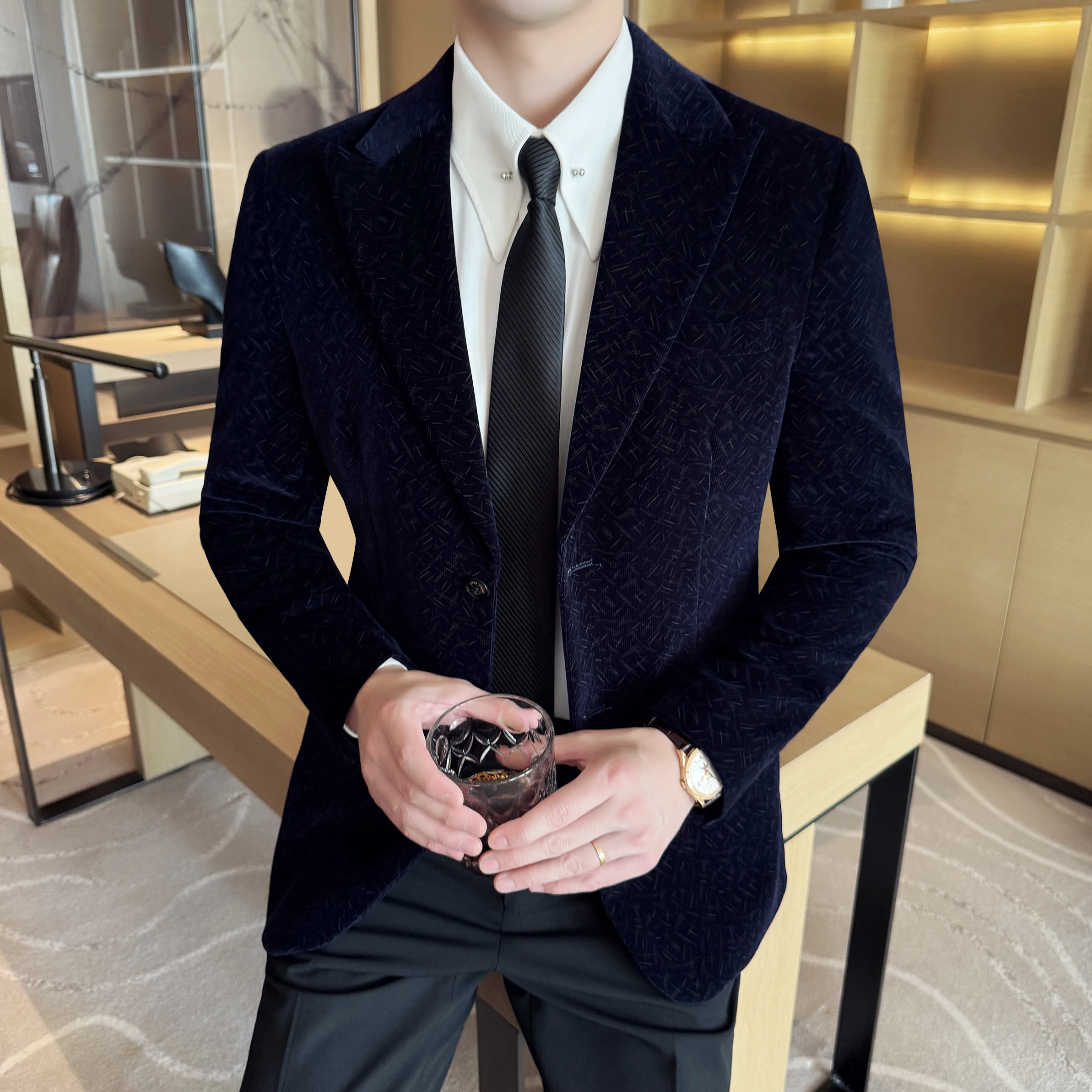 Осень-зима, корейский приталенный пиджак, мужские вельветовые повседневные пиджаки, модные деловые свадебные платья для жениха, пальто, мужская одежда
Осень-зима, корейский приталенный пиджак, мужские вельветовые повседневные пиджаки, модные деловые свадебные платья для жениха, пальто, мужская одежда