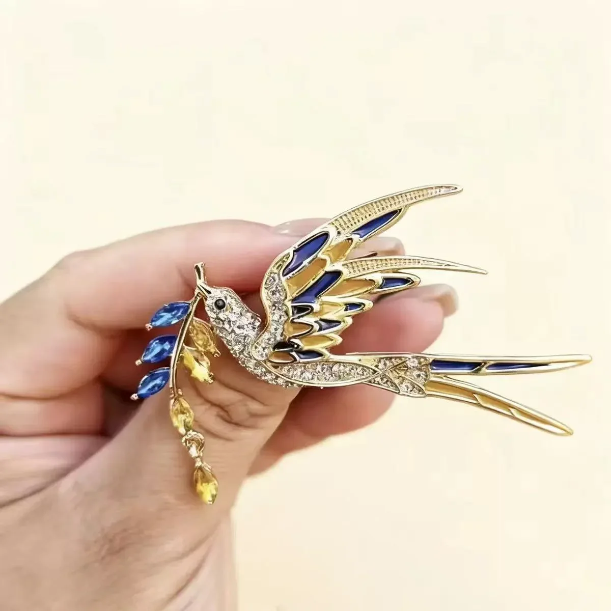 Classic Rhinestones Wheat Ear Doves Brooches for Women Unisex Ukrainian Animals Pins Banquets Party Gifts Jewelry Accessories
Classic Rhinestones Wheat Ear Doves Brooches for Women Unisex Ukrainian Animals Pins Banquets Party Gifts Jewelry Accessories