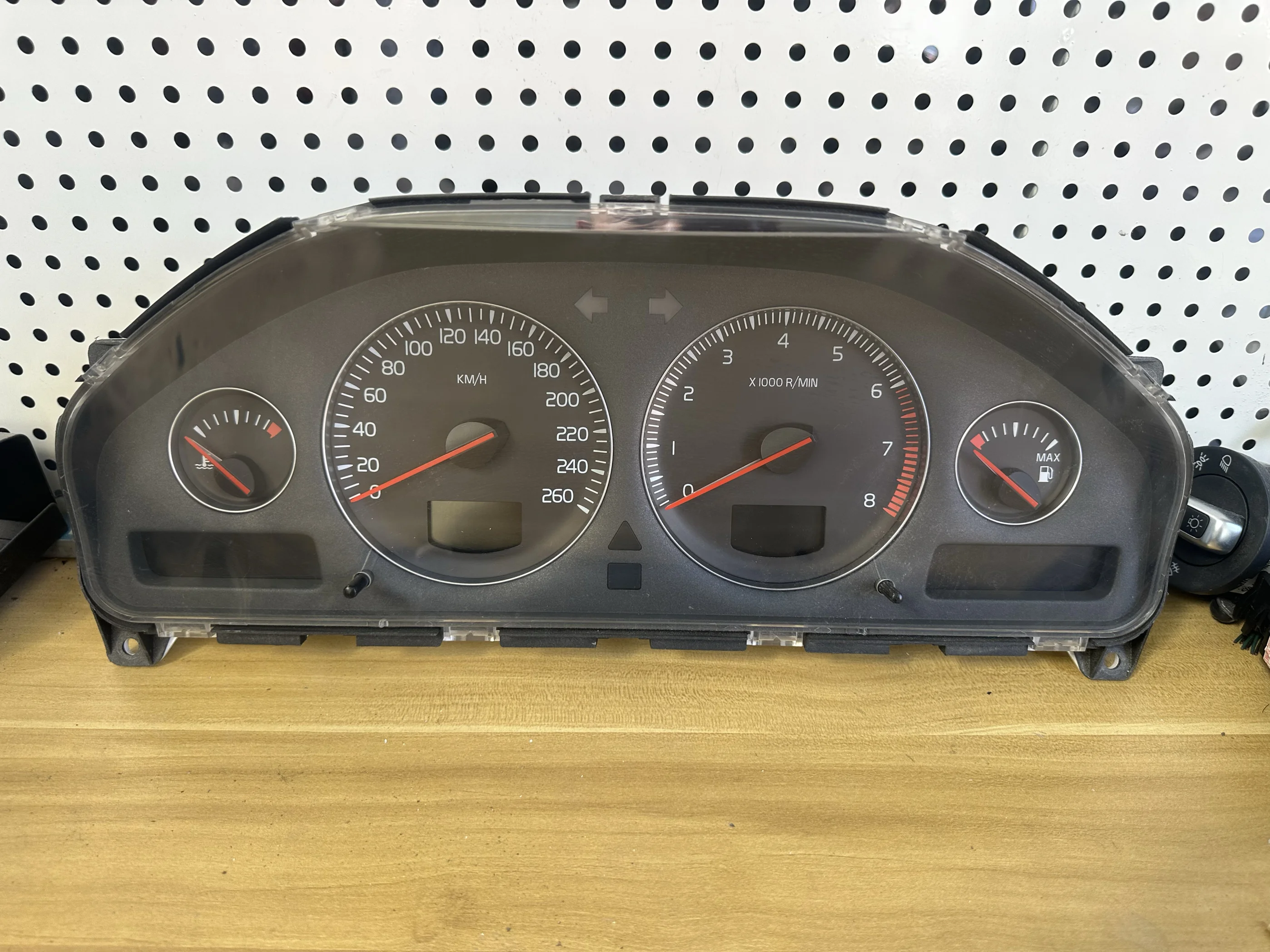 Suitable for Volvo XC90 instrument panel assembly, odometer, tachometer, original genuine disassembly parts
Suitable for Volvo XC90 instrument panel assembly, odometer, tachometer, original genuine disassembly parts