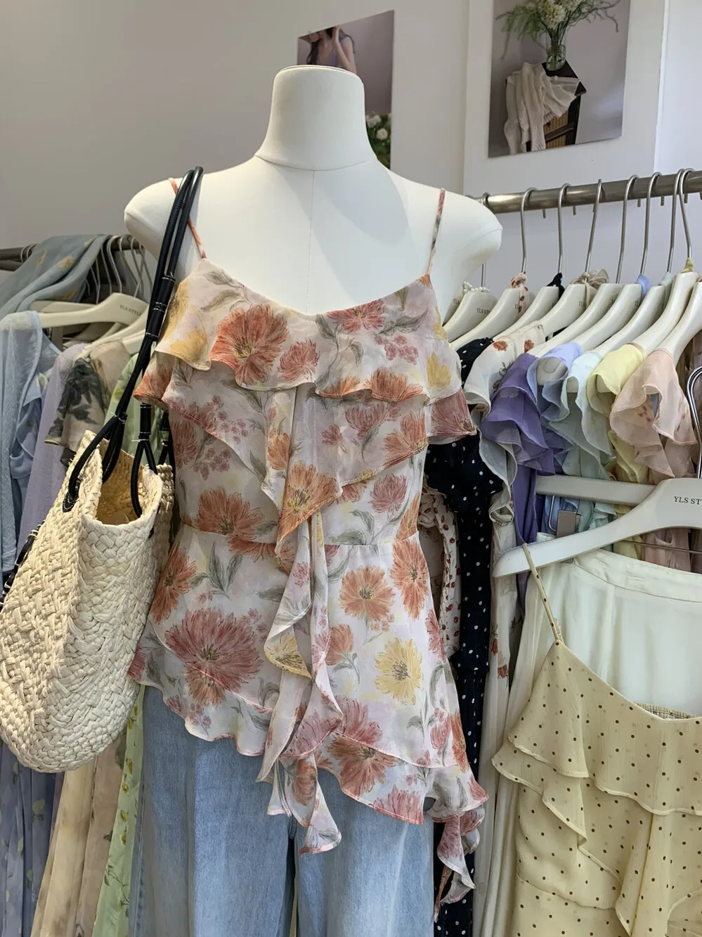 Summer Vacation Style Irregular Wood Grain Ruffle Small Floral Print Women's Tank Top Casual Loose Fit Outerwear
Summer Vacation Style Irregular Wood Grain Ruffle Small Floral Print Women's Tank Top Casual Loose Fit Outerwear