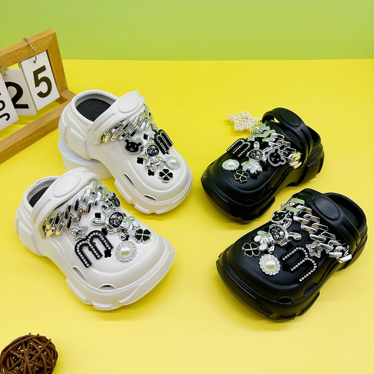 New Stylish Versatile Cartoon Chain m Rabbit Hole Shoes Soft-Soled Non-Slip Closed-Toe Sandals for Boys and Girls Slippers 606
New Stylish Versatile Cartoon Chain m Rabbit Hole Shoes Soft-Soled Non-Slip Closed-Toe Sandals for Boys and Girls Slippers 606