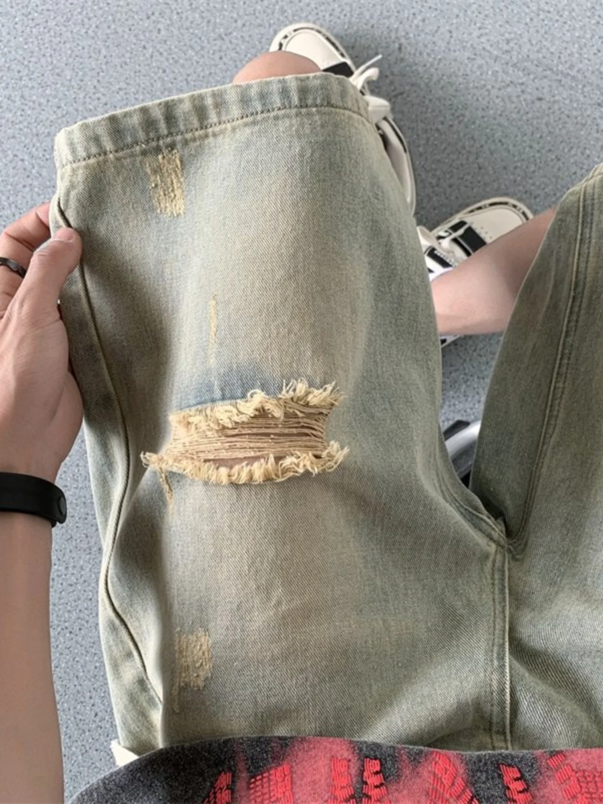 Мужские джинсы Vibe High Street American Sle, свободный крой, дизайн с дырками, летние модные повседневные свободные прямые брюки, пять четвертей...
Мужские джинсы Vibe High Street American Sle, свободный крой, дизайн с дырками, летние модные повседневные свободные прямые брюки, пять четвертей...