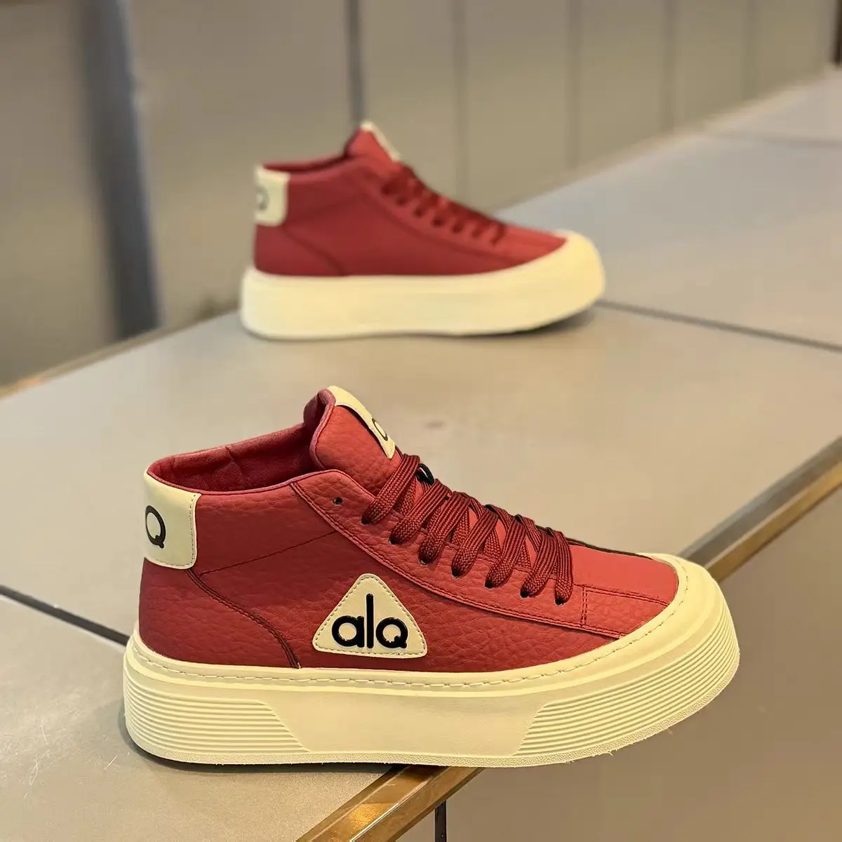 Fashion Comfortable Anti Slip Breathable Board Footwear 2025 Spring New Men Casual Shoes Retro Flat Bottom High Top Man Sneakers
Fashion Comfortable Anti Slip Breathable Board Footwear 2025 Spring New Men Casual Shoes Retro Flat Bottom High Top Man Sneakers