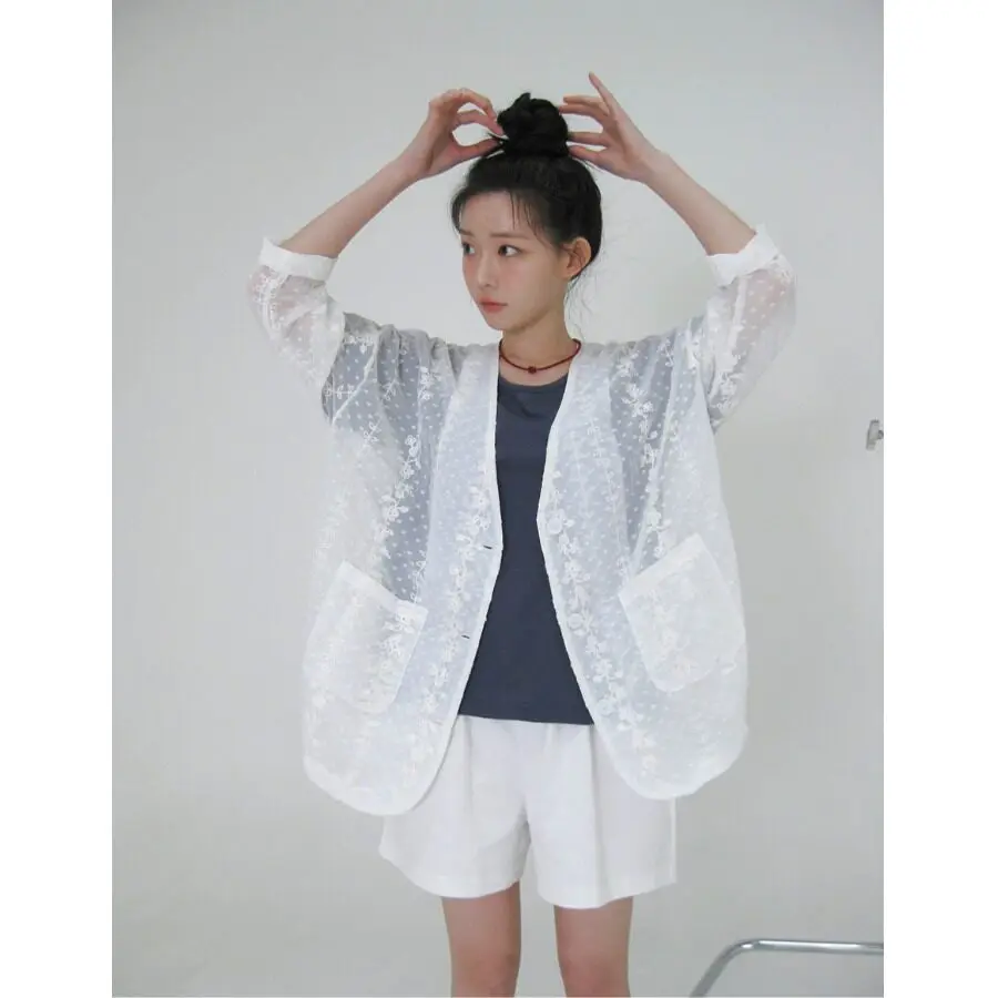 East Gate Women's Embroidered Flower Sun Protection V-neck Shirt Jacket Casual Loose Fit Long Sleeve Daily Wear Outerwear
East Gate Women's Embroidered Flower Sun Protection V-neck Shirt Jacket Casual Loose Fit Long Sleeve Daily Wear Outerwear