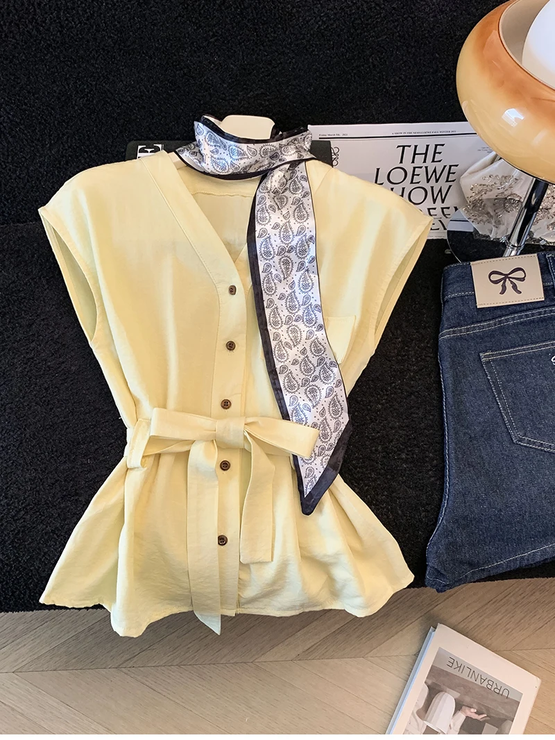 Yellow V-Neck Sleeveless Shirt Women's Summer Silk Scarf Decorative Design Belted Waist Cinch Small Flying Sleeve Top
Yellow V-Neck Sleeveless Shirt Women's Summer Silk Scarf Decorative Design Belted Waist Cinch Small Flying Sleeve Top