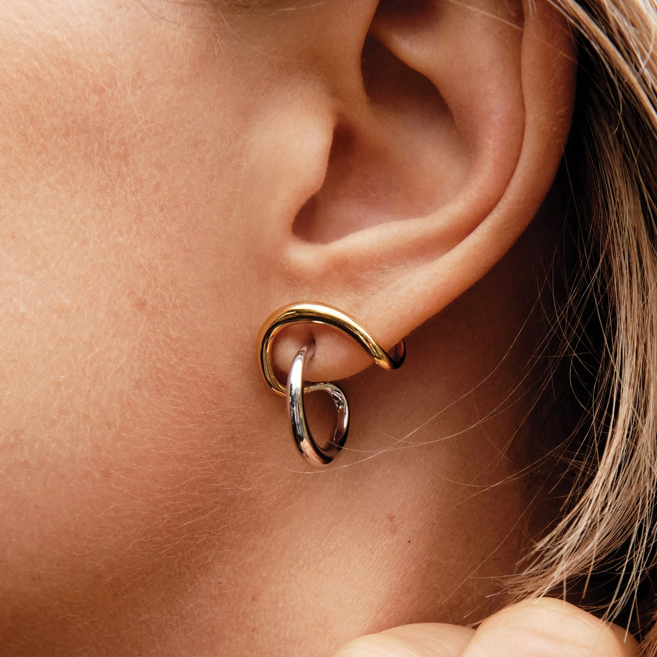 Fashion Two Tone Irregular Line Earrings 18K Gold Color Plated Stainless Steel Wrapped Hollow Earrings Women's Jewelry
Fashion Two Tone Irregular Line Earrings 18K Gold Color Plated Stainless Steel Wrapped Hollow Earrings Women's Jewelry