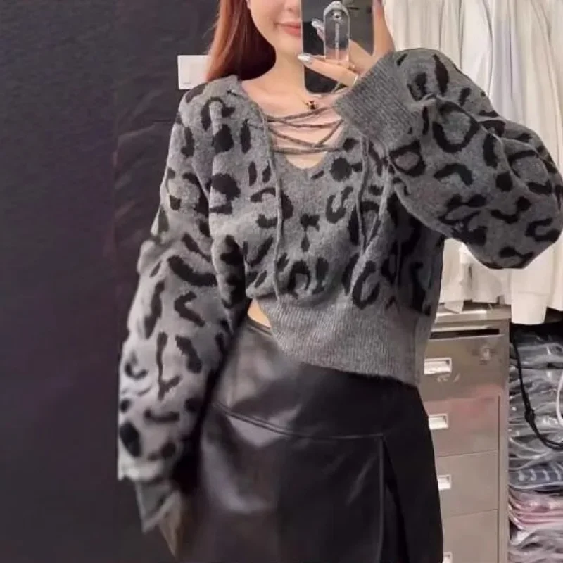 Casual Loose leopard print drawstring Lace up knit pullover sweater winter Women' Pullover New V-neck long sleeve Korean sweater
Casual Loose leopard print drawstring Lace up knit pullover sweater winter Women' Pullover New V-neck long sleeve Korean sweater