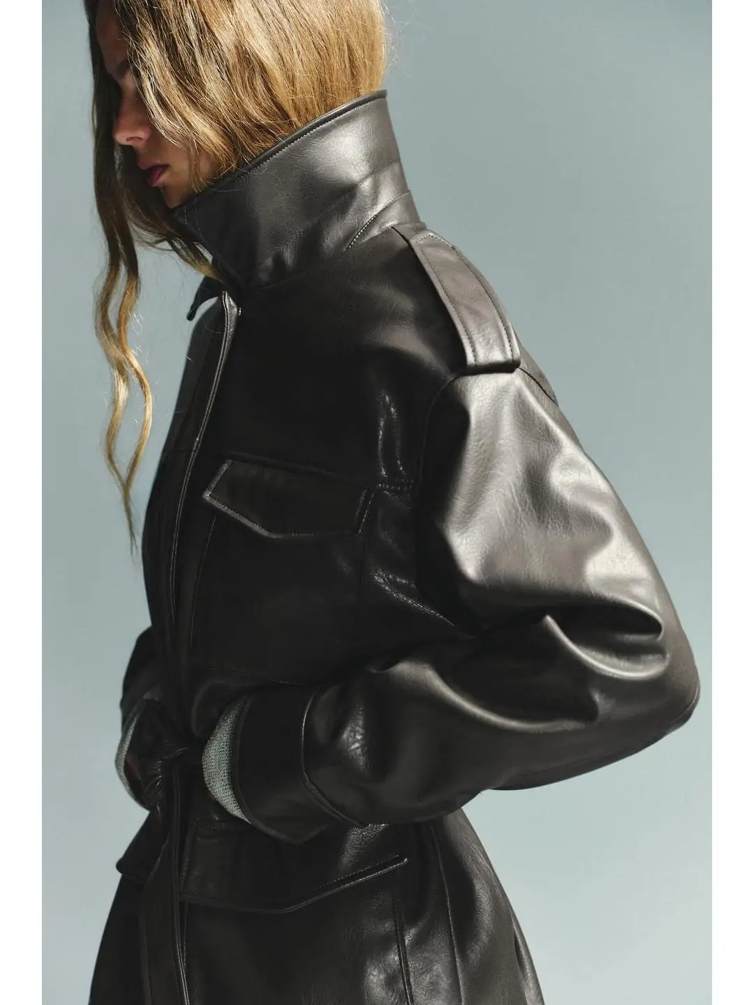 Длинная куртка из искусственной кожи с поясом и отложным воротником, верхняя одежда для женщин на осенний сезон
Длинная куртка из искусственной кожи с поясом и отложным воротником, верхняя одежда для женщин на осенний сезон