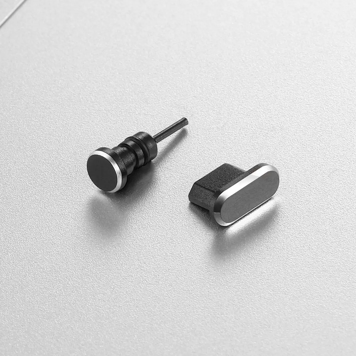 2Pcs Mobile Dust Plug Set 3.5mm Earphone Jack Micro USB Port Plug Aluminum Alloy Dustproof Anti Dirt Protection
2Pcs Mobile Dust Plug Set 3.5mm Earphone Jack Micro USB Port Plug Aluminum Alloy Dustproof Anti Dirt Protection