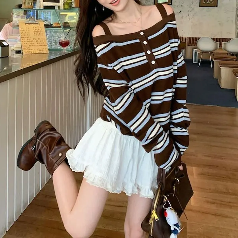 Fashion Off Shoulder Slash Neck Pullovers Female Clothing Contrasting Colors Striped Autumn Korean Vintage Button Loose T-shirts
Fashion Off Shoulder Slash Neck Pullovers Female Clothing Contrasting Colors Striped Autumn Korean Vintage Button Loose T-shirts