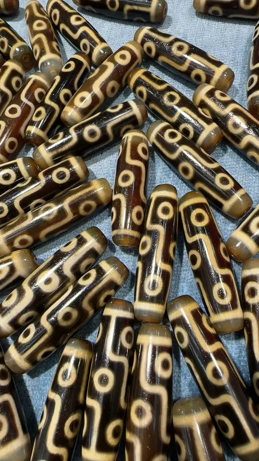50pcs/lot New Arrival Weathering Ivory 9 eyes Dzi beads for Bracelets Necklaces natural agate Great quality
50pcs/lot New Arrival Weathering Ivory 9 eyes Dzi beads for Bracelets Necklaces natural agate Great quality