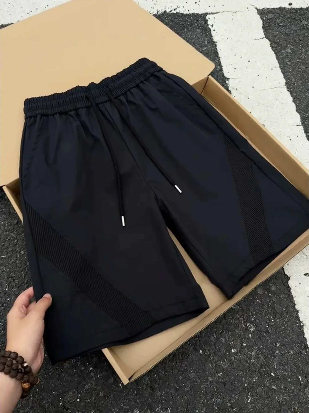 Black American Style Quick Dry Shorts Men Summer Thin Nylon Ice Silk Cool Feeling Beach Pants Straight Leg Five Shorts
Black American Style Quick Dry Shorts Men Summer Thin Nylon Ice Silk Cool Feeling Beach Pants Straight Leg Five Shorts