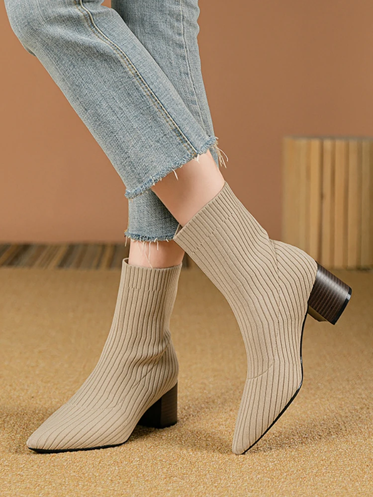 Fashion and Leisure Spring and Autumn New Women's Boots Pointed Knitted Solid Thick High Heels Comfortable Boots
Fashion and Leisure Spring and Autumn New Women's Boots Pointed Knitted Solid Thick High Heels Comfortable Boots