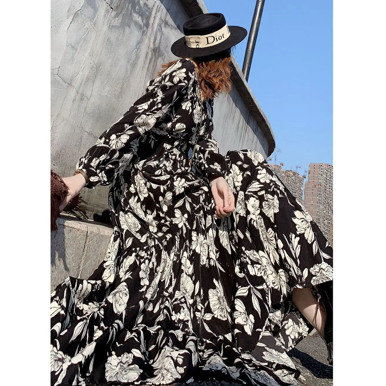 Long skirt waist temperament with Europe and the United States style big skirt dress Bohemia new French chiffon V-neck
Long skirt waist temperament with Europe and the United States style big skirt dress Bohemia new French chiffon V-neck