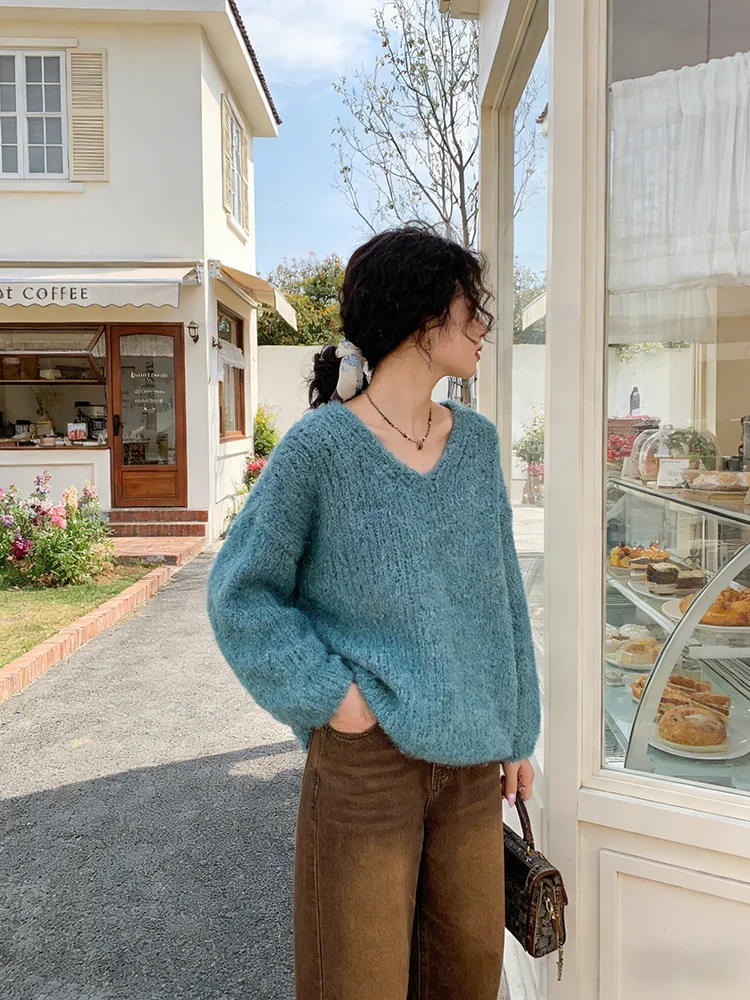 Loose Fit Blue V-Neck Sweater Women's Winter Inner Wear Casual Style Comfortable Soft Polyester Blend Long Sleeve Top
Loose Fit Blue V-Neck Sweater Women's Winter Inner Wear Casual Style Comfortable Soft Polyester Blend Long Sleeve Top