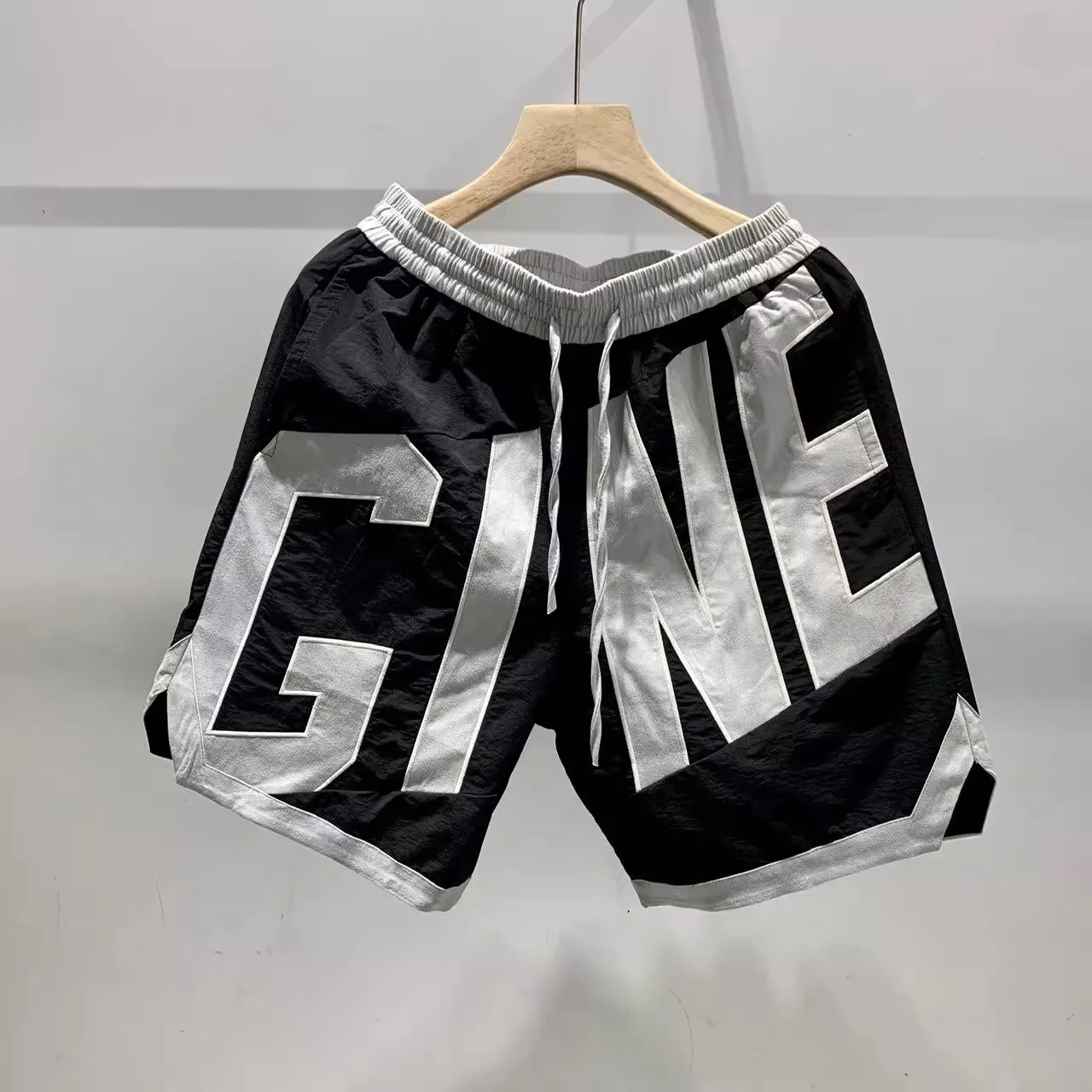 Loose Casual Shorts Men's Summer Thin Breathable Running Sports Basketball Quater Pants Three-Quarter Length Straight Leg
Loose Casual Shorts Men's Summer Thin Breathable Running Sports Basketball Quater Pants Three-Quarter Length Straight Leg