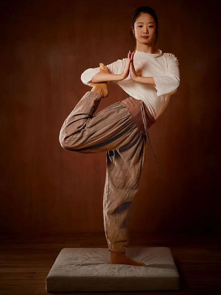 Loose Cotton Linen Yoga Pants for Men And Women Breathable High Waist Nine Points Length Outdoor Wearable Zen Meditation Pants
Loose Cotton Linen Yoga Pants for Men And Women Breathable High Waist Nine Points Length Outdoor Wearable Zen Meditation Pants