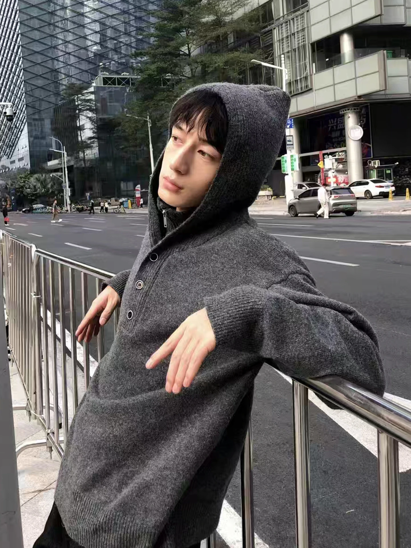 Корейский вязаный свитер с высоким воротником, повседневный, удлиненный, мужской, для ношения под одеждой, комфортный, теплый, осенне-зимний, цветной
Корейский вязаный свитер с высоким воротником, повседневный, удлиненный, мужской, для ношения под одеждой, комфортный, теплый, осенне-зимний, цветной