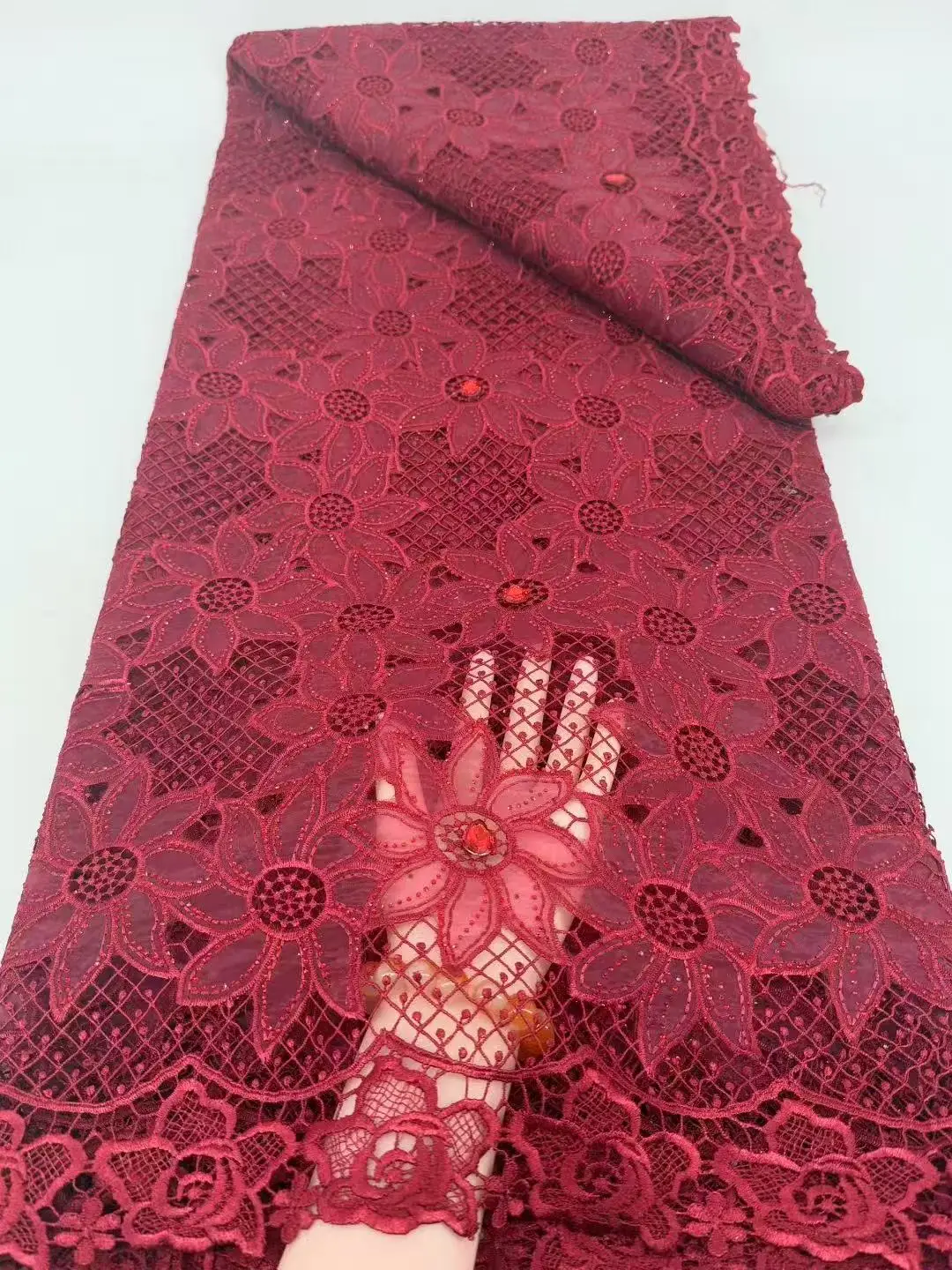 Нигерийское кружево высокого качества, африканское кружево, кружево из молочного шелка, гипюр, шнурчатое кружево для пошива праздничных платьев, 5 ярдов
Нигерийское кружево высокого качества, африканское кружево, кружево из молочного шелка, гипюр, шнурчатое кружево для пошива праздничных платьев, 5 ярдов