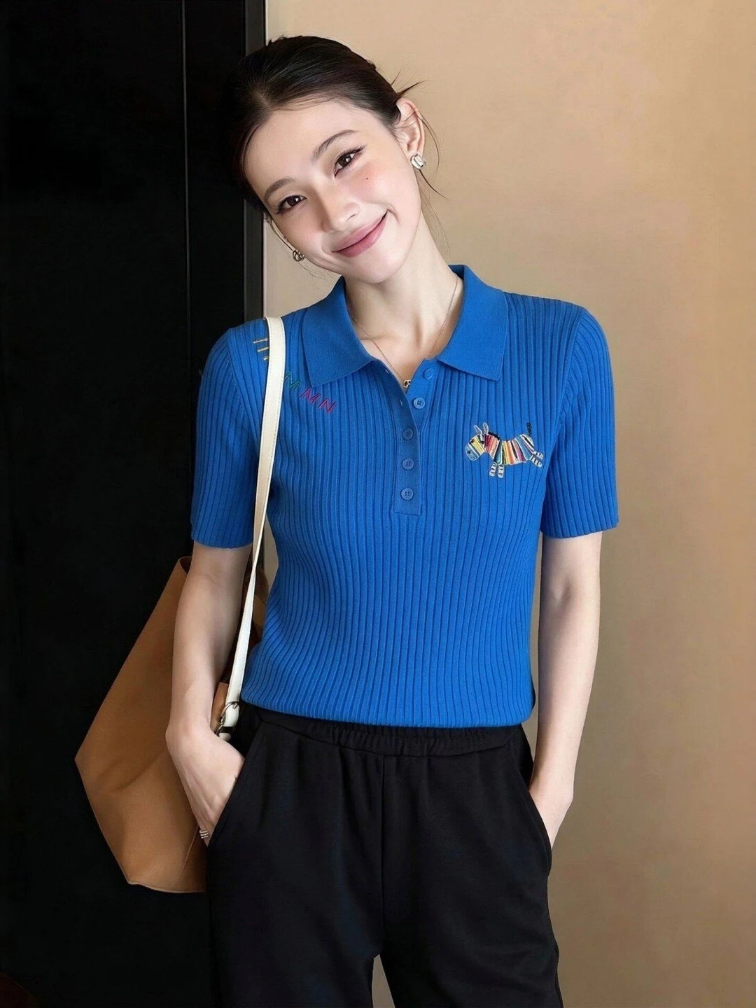 plus Size Blue Knitted Embroidered Short Sleeve T-Shirt Women Summer 2026 New Style Slimming Ageless Korean Loose Fit Top
plus Size Blue Knitted Embroidered Short Sleeve T-Shirt Women Summer 2026 New Style Slimming Ageless Korean Loose Fit Top