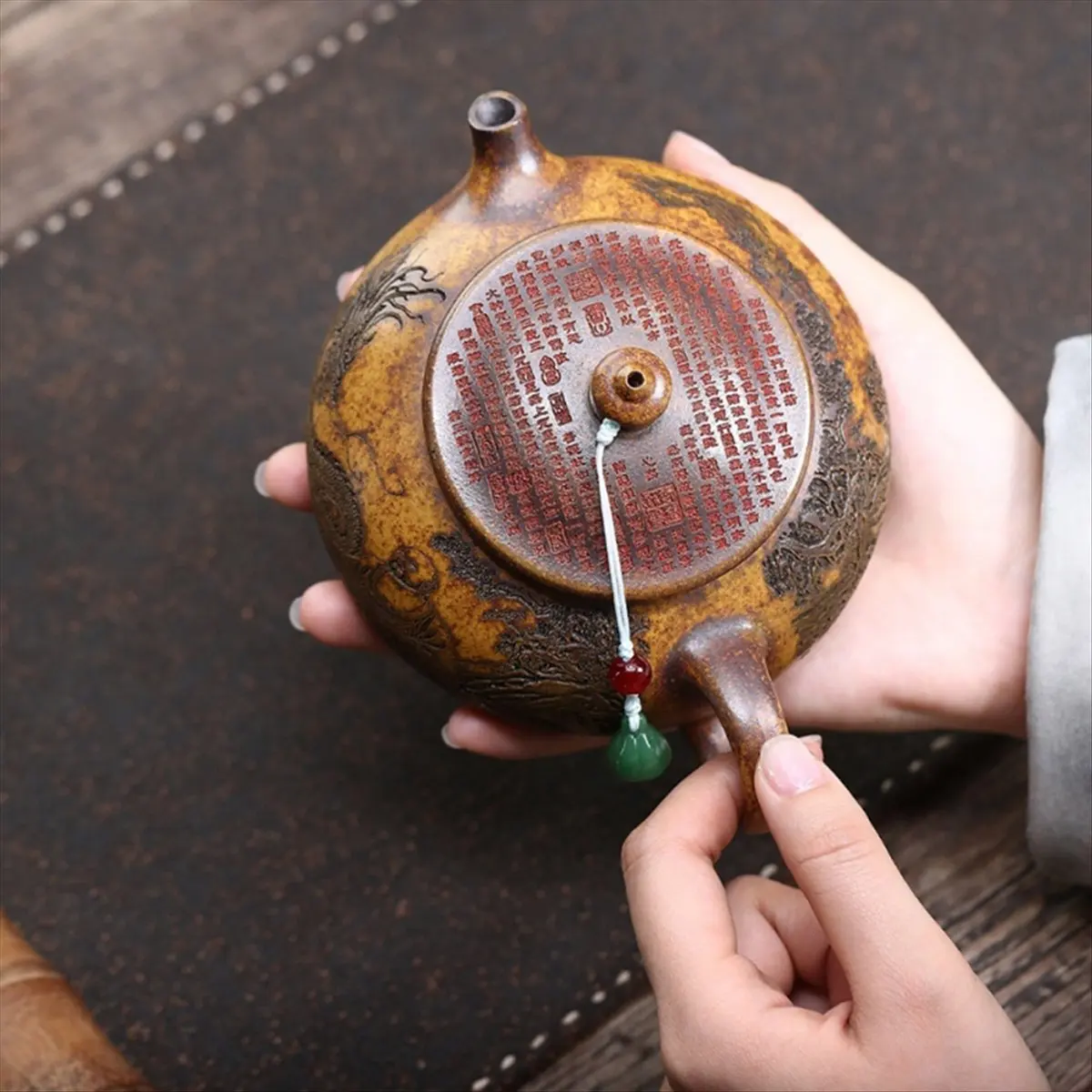 Super Hot Sale Brand Yixing Clay Pot Raw Mine Keel Gold Sand Arhat Hanjiang Pot Tea Set
Super Hot Sale Brand Yixing Clay Pot Raw Mine Keel Gold Sand Arhat Hanjiang Pot Tea Set