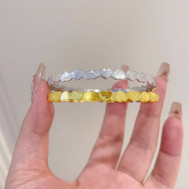 Fashion crushed ice heart-shaped bracelet for women shining light luxury new in Chinese style bracelets party jewelry gift
Fashion crushed ice heart-shaped bracelet for women shining light luxury new in Chinese style bracelets party jewelry gift