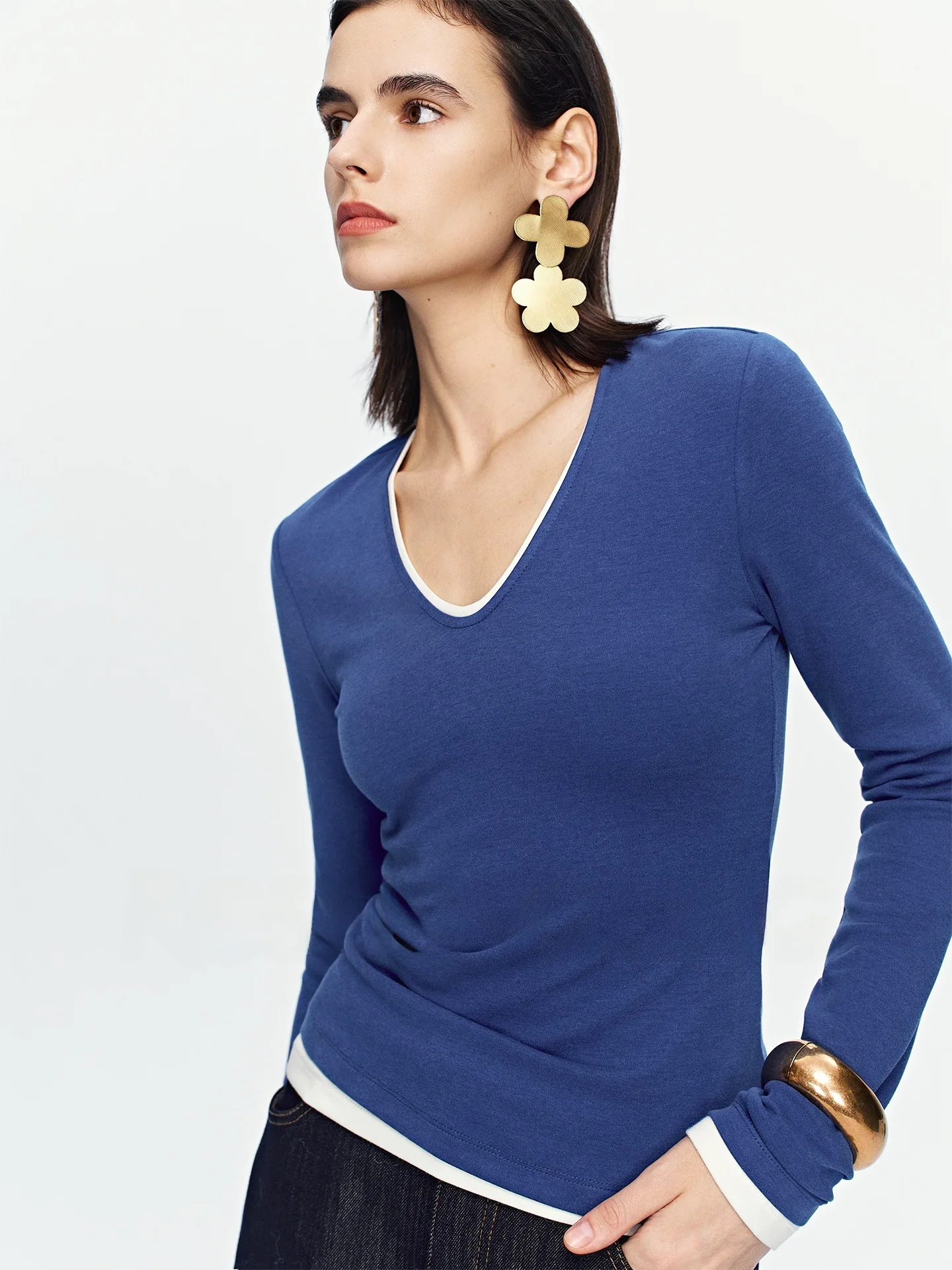 Теплый хлопковый трикотажный топ с V-образным вырезом, облегающий, удобный, с длинными рукавами, бренд RoseLingLing, простой эстетичный дизайн
Теплый хлопковый трикотажный топ с V-образным вырезом, облегающий, удобный, с длинными рукавами, бренд RoseLingLing, простой эстетичный дизайн