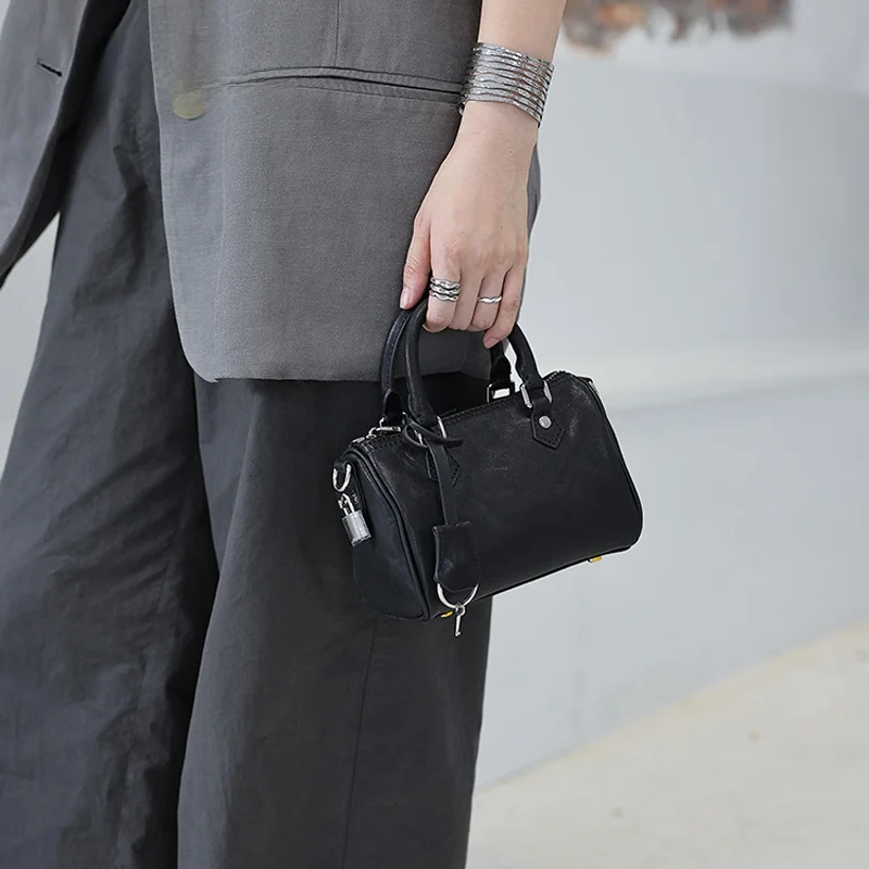 Vintage Leather Commuter Pillow Bag Handbag Crossbody Women's Bag Faionable Versatile Genuine Leather oulder Bag
Vintage Leather Commuter Pillow Bag Handbag Crossbody Women's Bag Faionable Versatile Genuine Leather oulder Bag