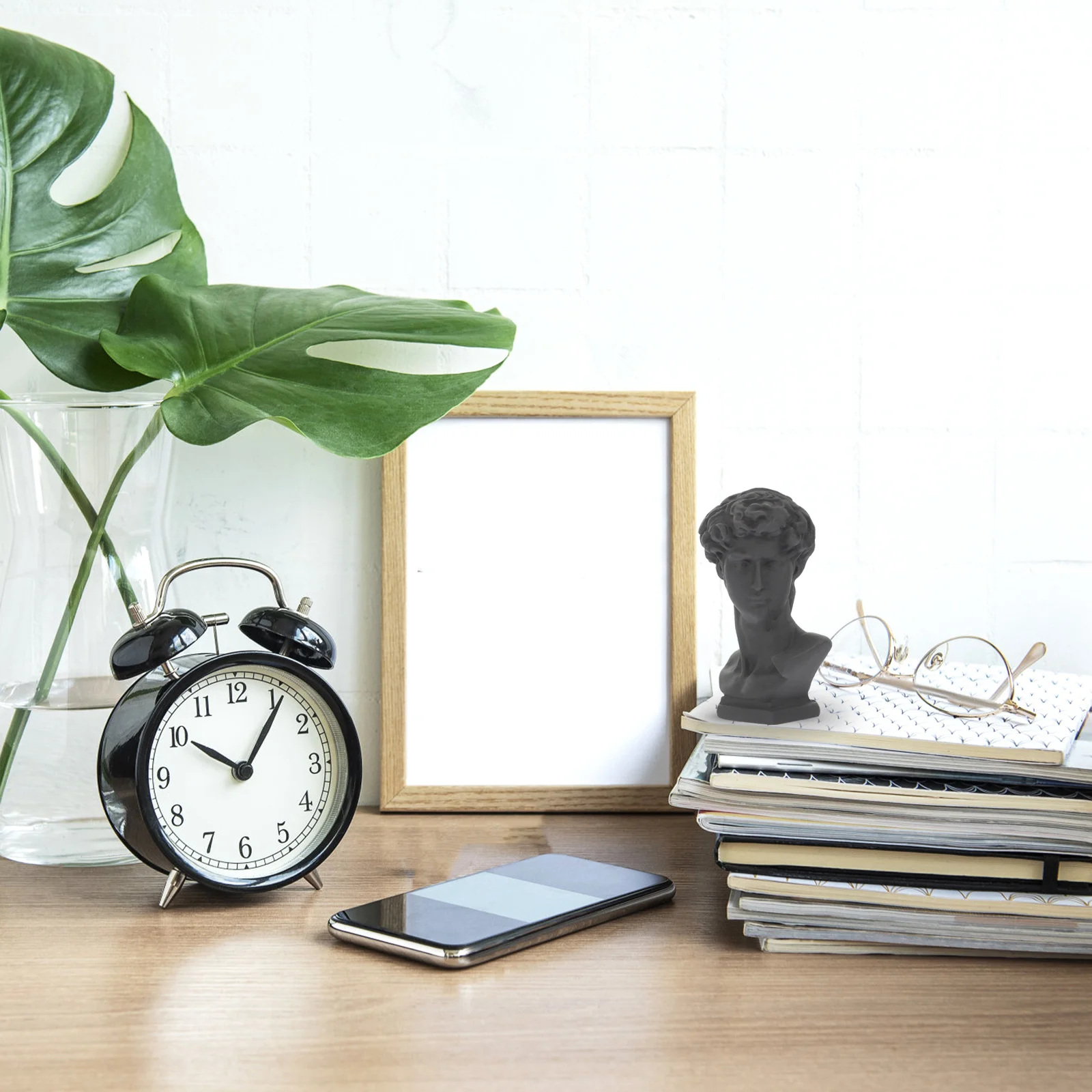 Mini Resin David Statue Delicate Vintage Sculpture for Home Office Decor Desktop Living Room Bedroom Decoration Art Piece
Mini Resin David Statue Delicate Vintage Sculpture for Home Office Decor Desktop Living Room Bedroom Decoration Art Piece