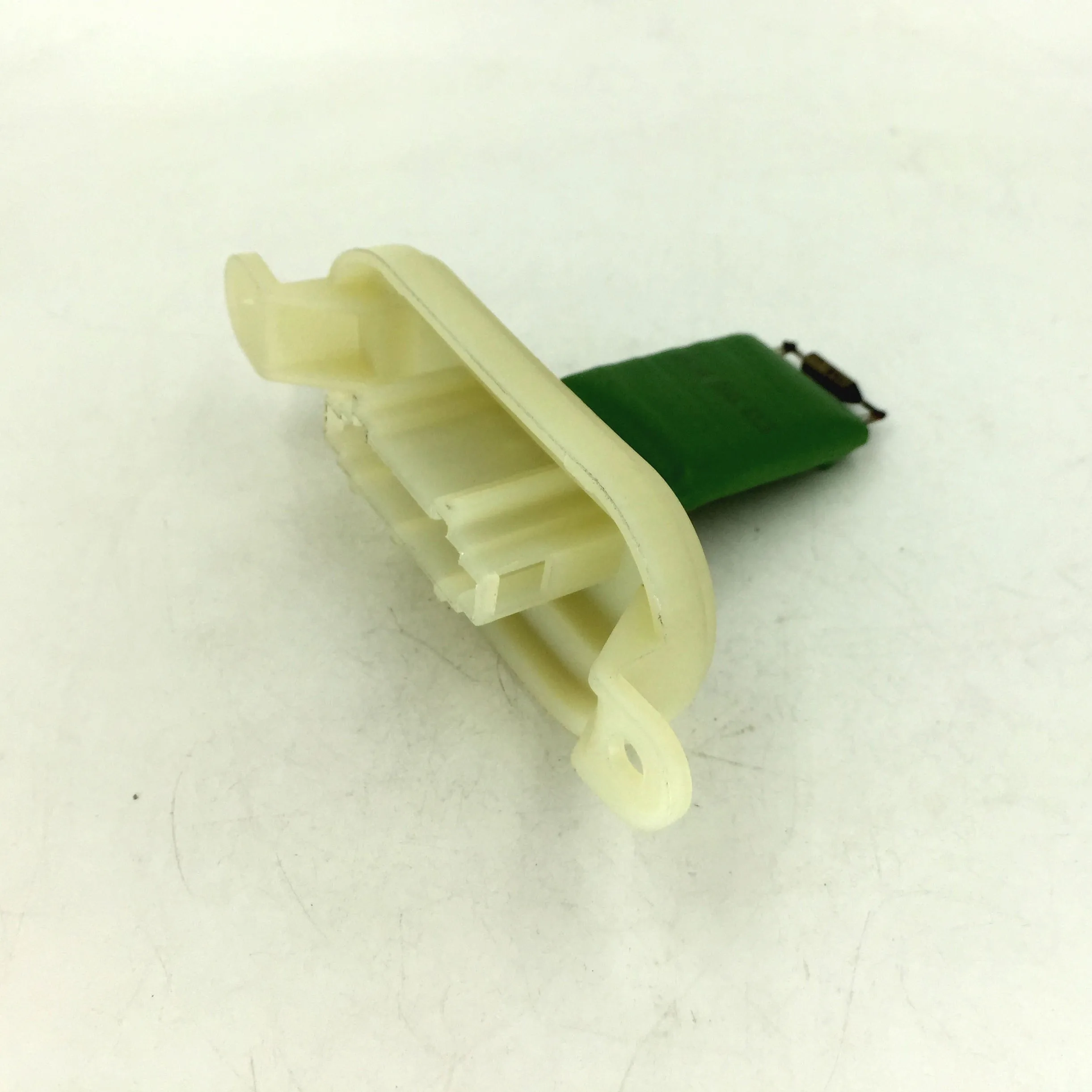 7701207853 7701206540 77012-07853 0917256 Blower Motor Resistor AC Module Fan Controller Car Accessories for Renault Laguna II
7701207853 7701206540 77012-07853 0917256 Blower Motor Resistor AC Module Fan Controller Car Accessories for Renault Laguna II