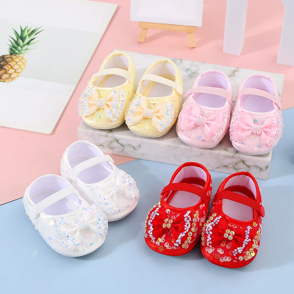 Baby non-slip learning walking shoes, cute bow design, soft flat shoes for infants, suitable for indoor parties and gatherings.
Baby non-slip learning walking shoes, cute bow design, soft flat shoes for infants, suitable for indoor parties and gatherings.