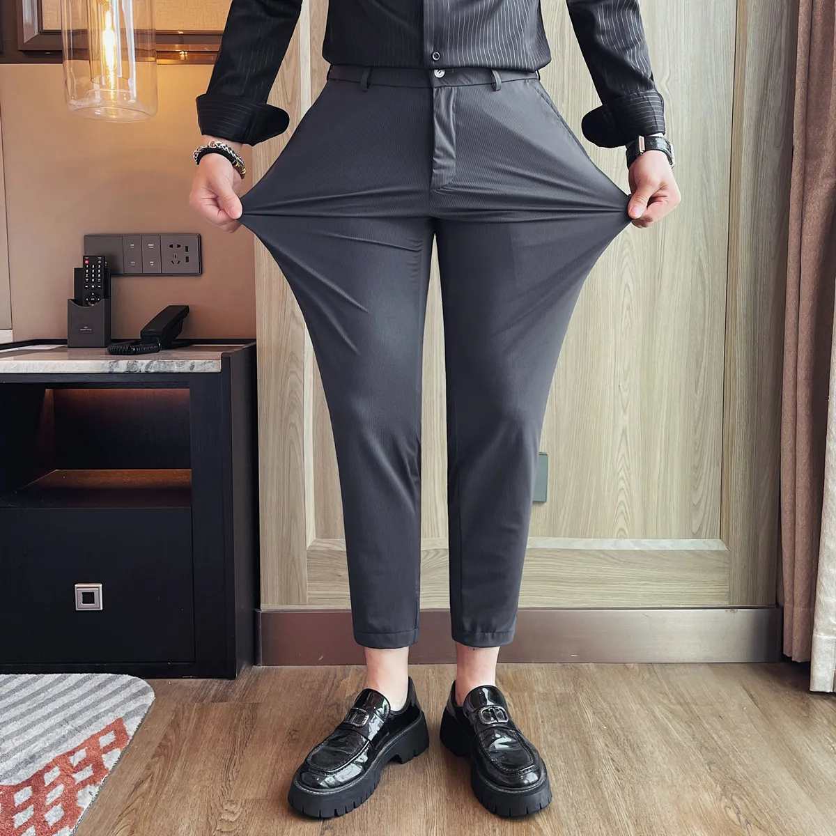 4 цвета Pantalones Hombre, новые летние брюки из ледяного шелка, мужская одежда, длина до щиколотки 2025 года, облегающие повседневные эластичные брюки для мужчин 36
4 цвета Pantalones Hombre, новые летние брюки из ледяного шелка, мужская одежда, длина до щиколотки 2025 года, облегающие повседневные эластичные брюки для мужчин 36