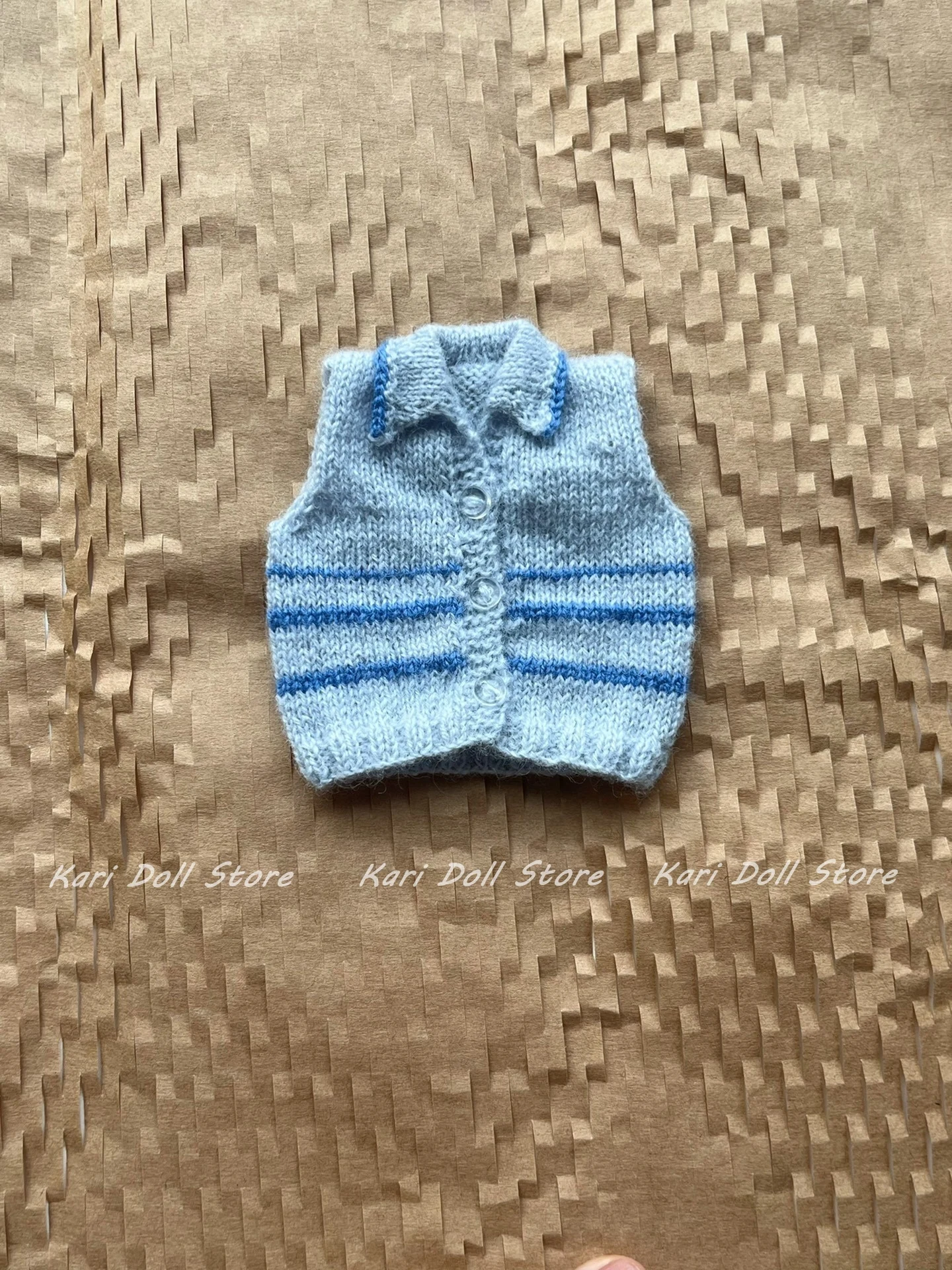 Одежда и юбки для кукол Kari 2026: Вязаный вручную жилет с воротником цвета пудрового синего для кукол Landazz Landoudou
Одежда и юбки для кукол Kari 2026: Вязаный вручную жилет с воротником цвета пудрового синего для кукол Landazz Landoudou