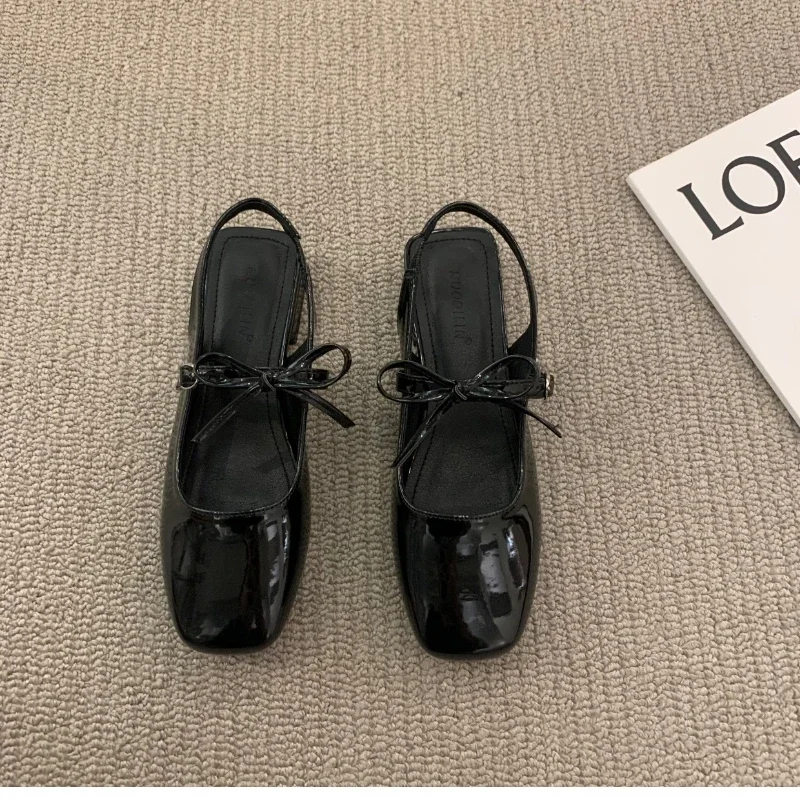 Pop Single Shoes, Light Mouth One-word Buckle Strap, Empty Bag Head Sandals
Pop Single Shoes, Light Mouth One-word Buckle Strap, Empty Bag Head Sandals