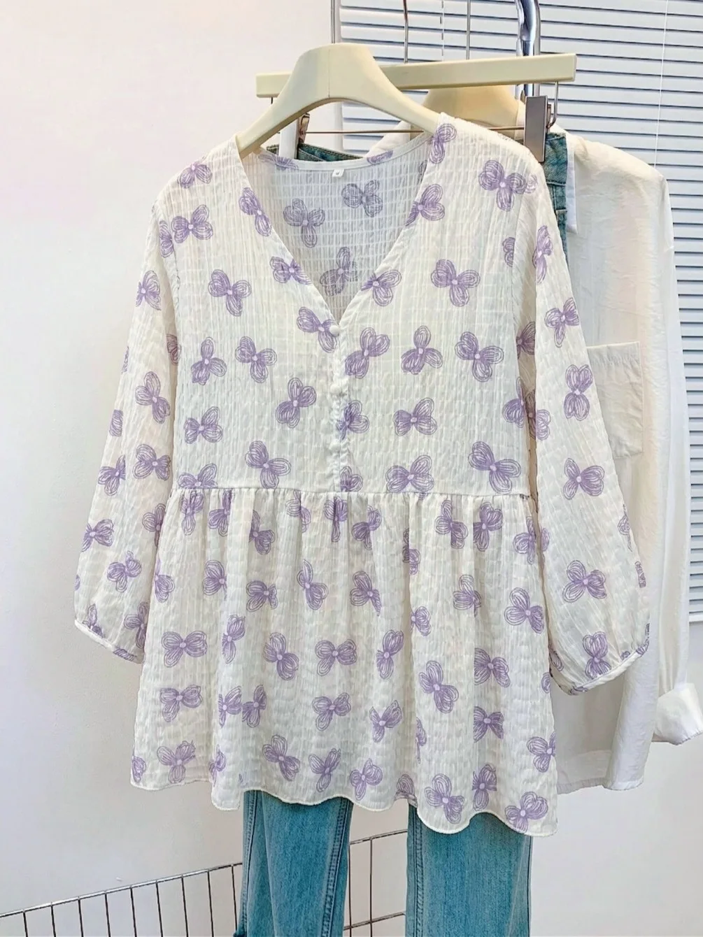 Summer New Style Women's Loose Casual V-neck Five-Sleeve Floral Print Shirt Vintage Commute Style Breathable Comfortable Top
Summer New Style Women's Loose Casual V-neck Five-Sleeve Floral Print Shirt Vintage Commute Style Breathable Comfortable Top