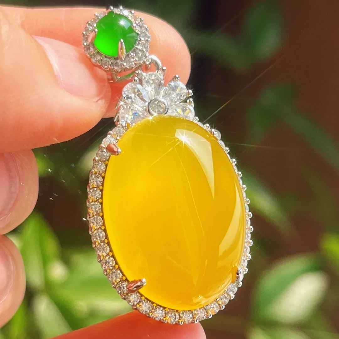 Guofeng retro large-grain natural chalcedony agate pendant
Guofeng retro large-grain natural chalcedony agate pendant