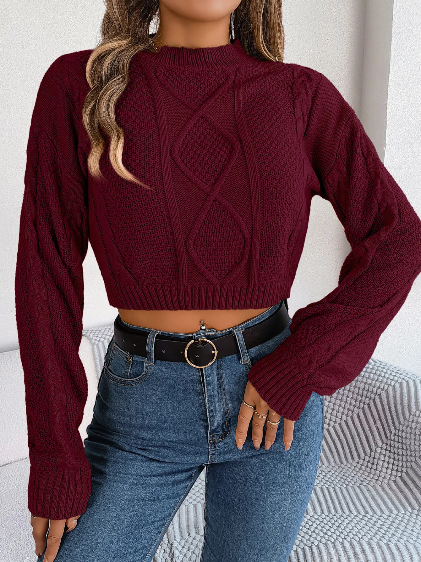 Autumn and winter women's clothing crop top solid color short sweater casual knitted long sleeved pullover
Autumn and winter women's clothing crop top solid color short sweater casual knitted long sleeved pullover