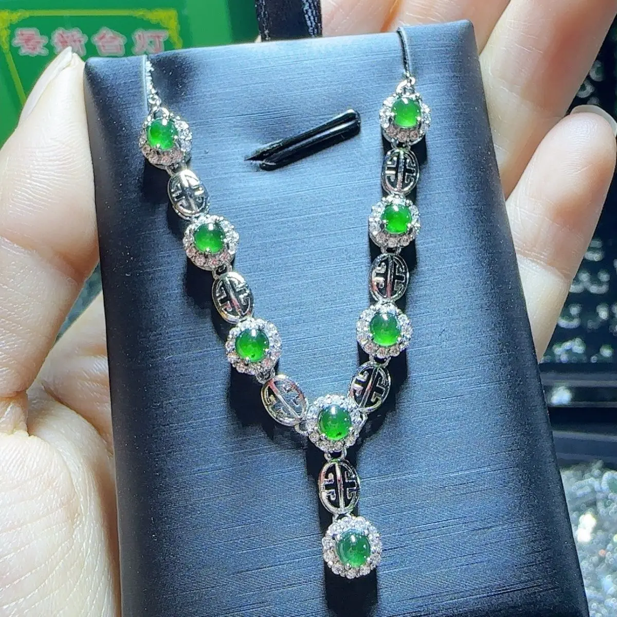 Natural A jadeite ice green necklace set chain
Natural A jadeite ice green necklace set chain
