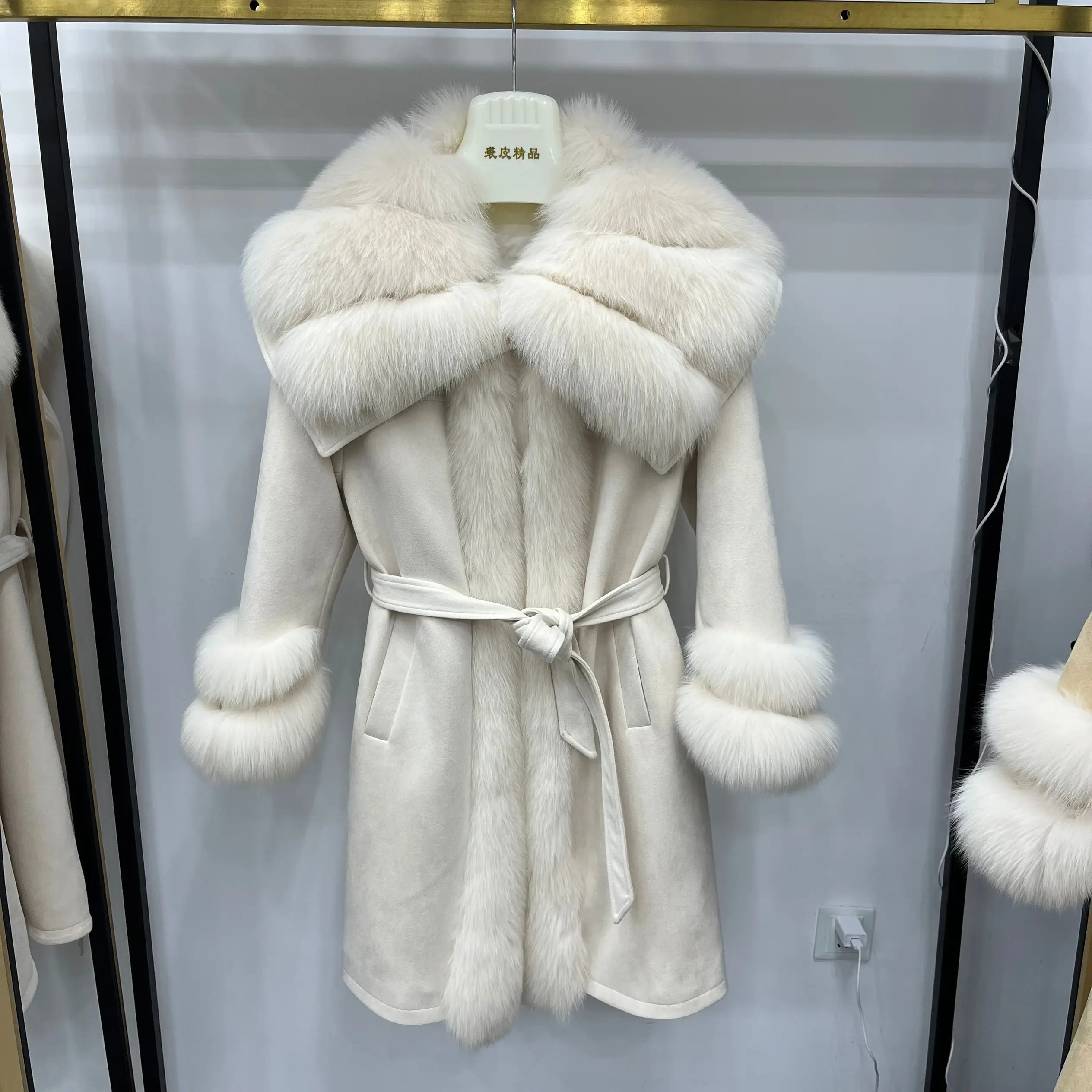 2023 New Winter Women Long Jacket Real Fur Coat White Duck Down Warm Coat Natural Fox Fur Collar Thick Luxury Female Coats
2023 New Winter Women Long Jacket Real Fur Coat White Duck Down Warm Coat Natural Fox Fur Collar Thick Luxury Female Coats