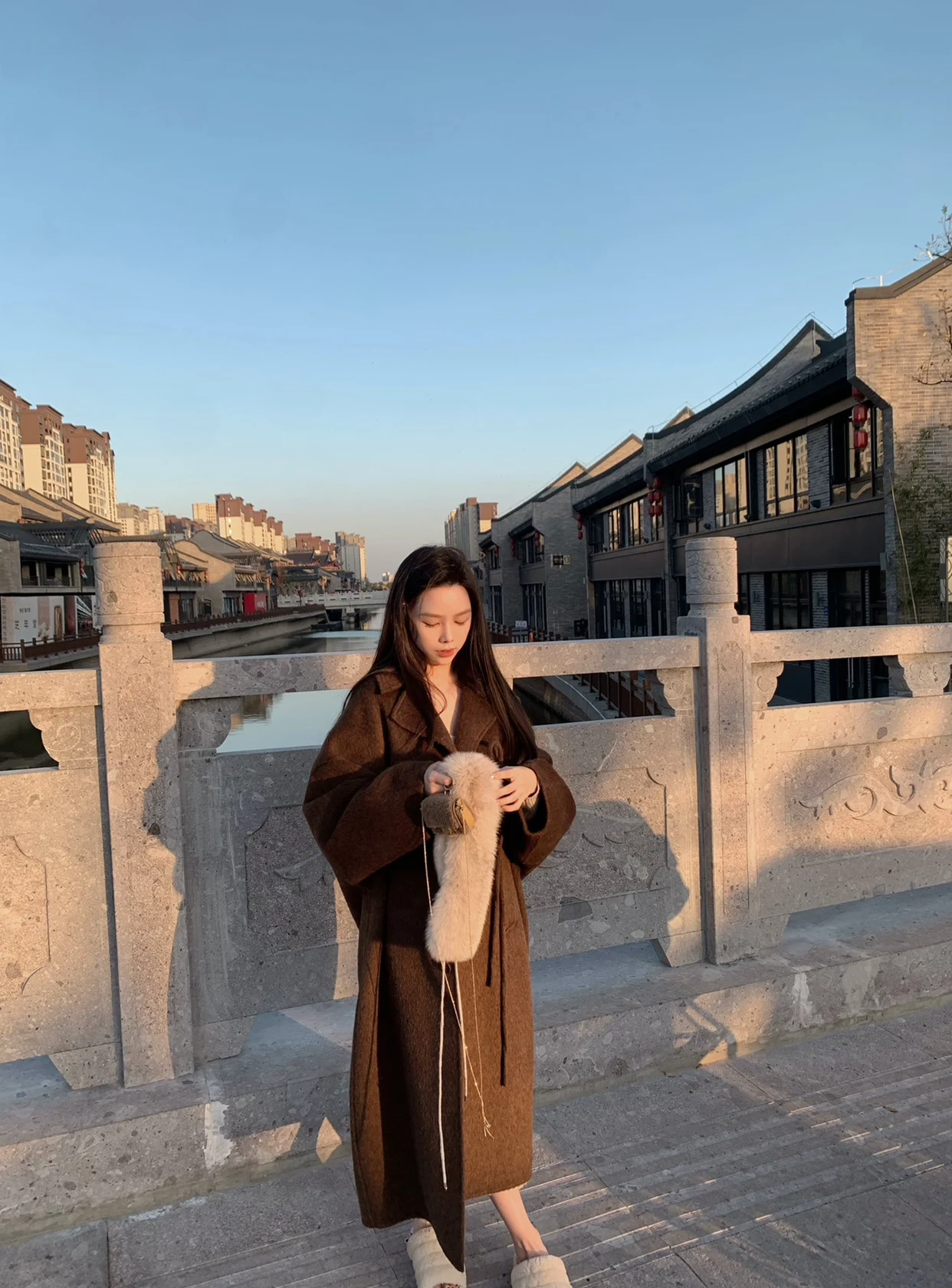 Шерстяное пальто Lazin Arc Coat из двусторонней верблюжьей шерсти, утяжеленное, 900 г, модное женское зимнее шерстяное пальто
Шерстяное пальто Lazin Arc Coat из двусторонней верблюжьей шерсти, утяжеленное, 900 г, модное женское зимнее шерстяное пальто