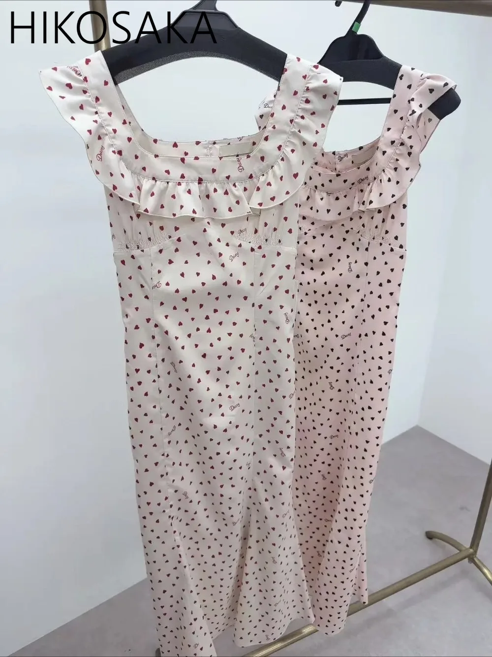 Fresh Sweet Love Heart Print Women Dress Square Collar Sleeveless Slim Waist Fishtail Vestidos Tunic Woman 2025 Summer New Ropa
Fresh Sweet Love Heart Print Women Dress Square Collar Sleeveless Slim Waist Fishtail Vestidos Tunic Woman 2025 Summer New Ropa