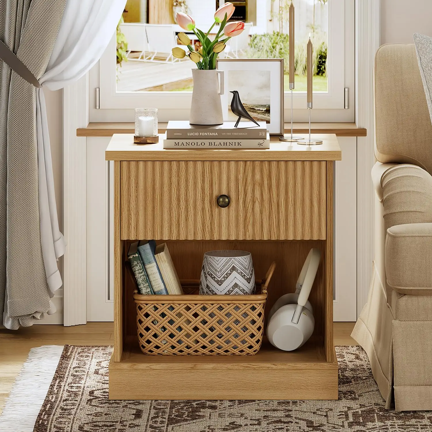 Прикроватная тумбочка с рифленой отделкой, выдвижным ящиком и полкой, в стиле середины века, из светлого дерева, для спальни и гостиной
Прикроватная тумбочка с рифленой отделкой, выдвижным ящиком и полкой, в стиле середины века, из светлого дерева, для спальни и гостиной