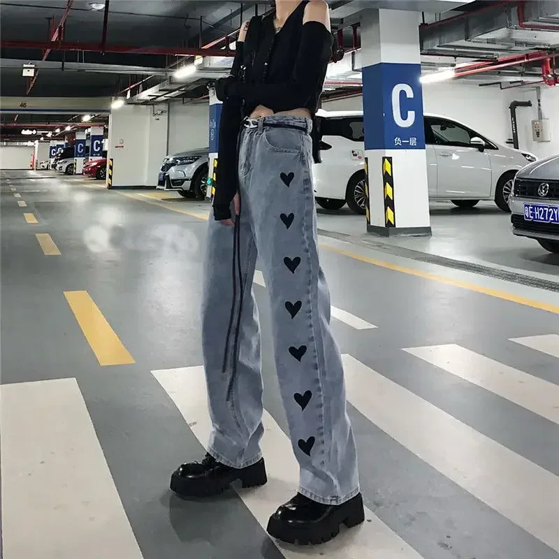Vintage Heart Shape Printing Jeans Wide Leg Pants Women Korean Loose Straight Denim Pants 2023 Autumn Winter Fashion Trousers
Vintage Heart Shape Printing Jeans Wide Leg Pants Women Korean Loose Straight Denim Pants 2023 Autumn Winter Fashion Trousers