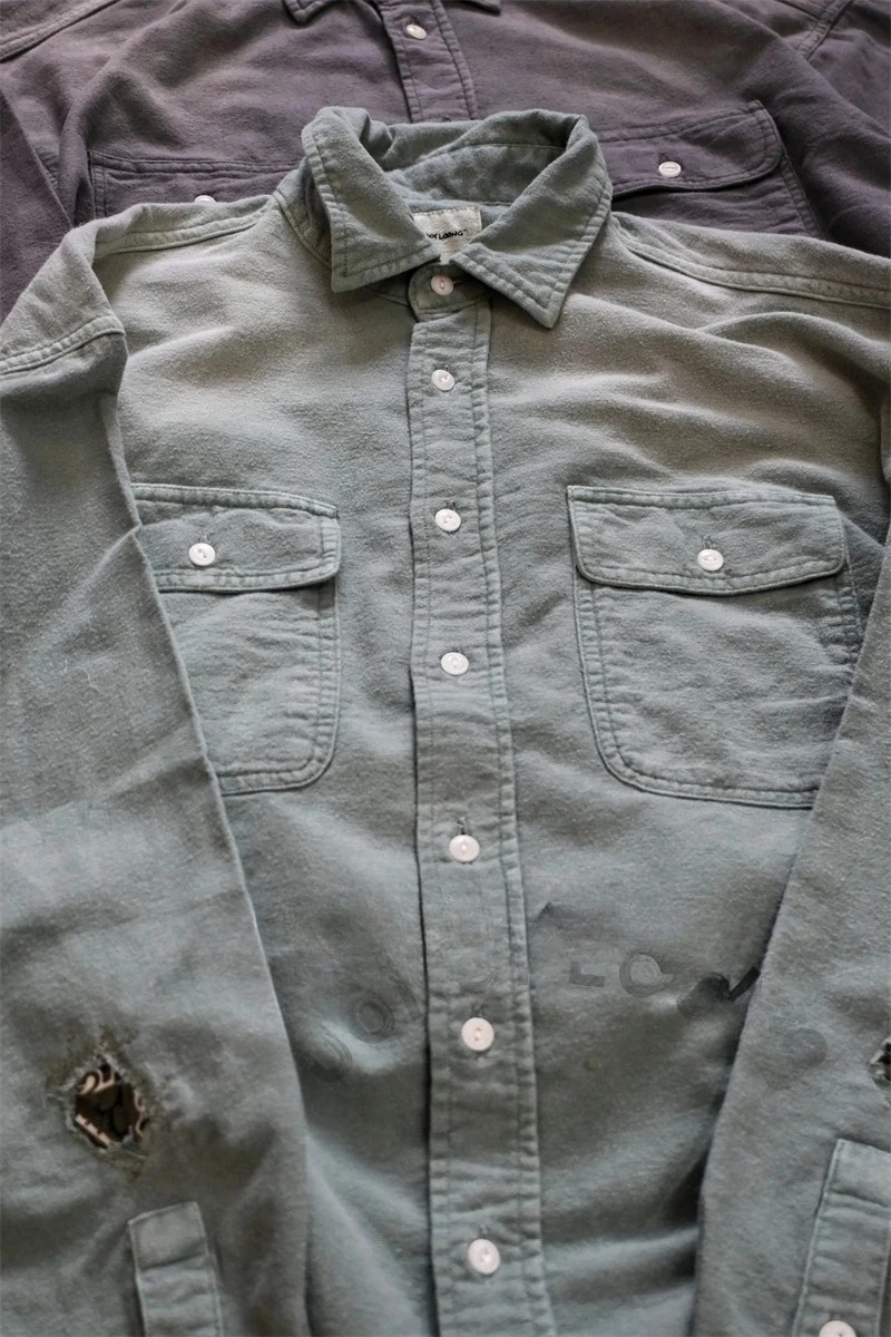 Loses Hemd mit Vintage-Flanell-Baumwoll-Patchruinen
Loses Hemd mit Vintage-Flanell-Baumwoll-Patchruinen