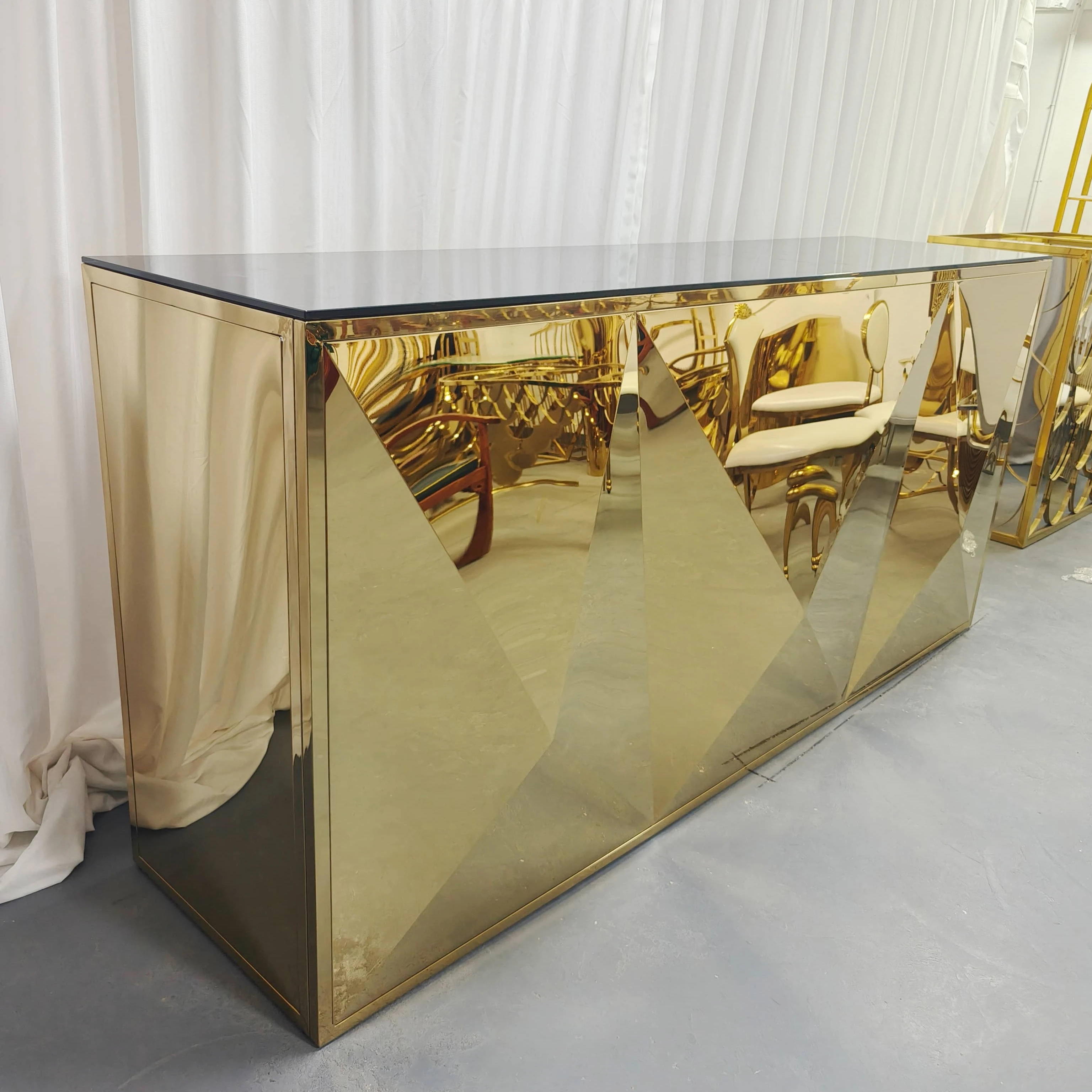 Modern Industrial Luxury Stainless Steel Gold Glass Top Nightclub Bar Counter for Home
Modern Industrial Luxury Stainless Steel Gold Glass Top Nightclub Bar Counter for Home