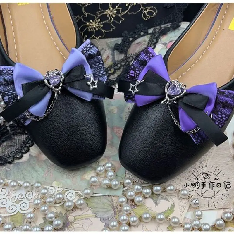 Фиолетовые зачаровательные зажимы для обуви в готическом темном стиле, съемная обувь с цветами, пряжки, кружевной бант, ретро-лента, кожаное украшение для обуви
Фиолетовые зачаровательные зажимы для обуви в готическом темном стиле, съемная обувь с цветами, пряжки, кружевной бант, ретро-лента, кожаное украшение для обуви