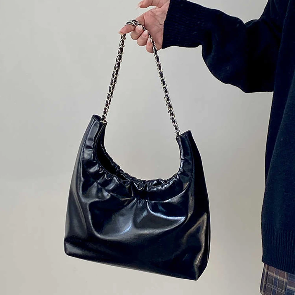 2025 Women Shoulder Bag Black Pu Leather Drawstring Chains Underarm Bags Female Versatile Commuting Armpit Bag Trendy Totes
2025 Women Shoulder Bag Black Pu Leather Drawstring Chains Underarm Bags Female Versatile Commuting Armpit Bag Trendy Totes