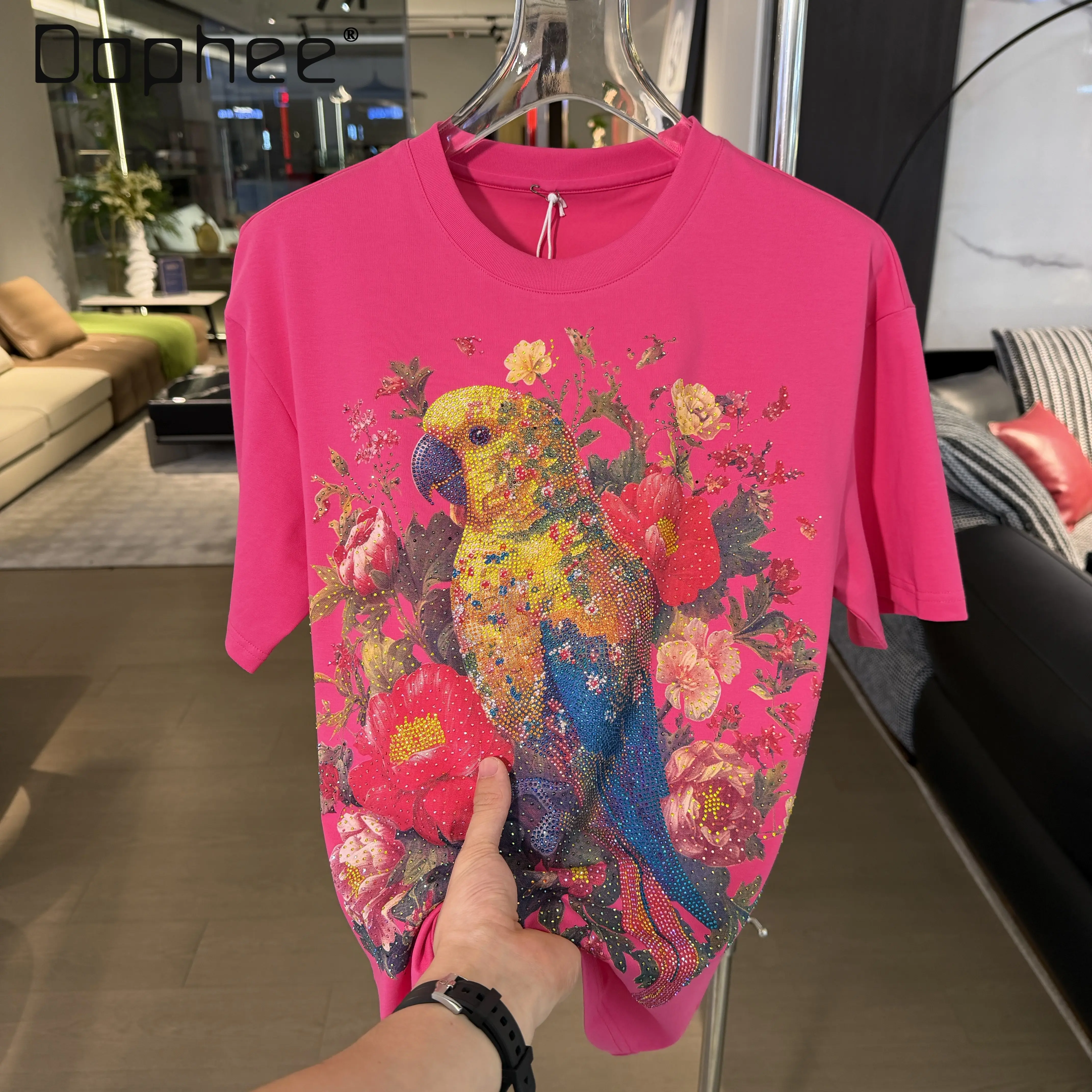 2026 New American Streetwear Men Black White Pink Parrot Rhinestone Print Loose Casual Fashion Round Neck Short Sleeve T-Shirt
2026 New American Streetwear Men Black White Pink Parrot Rhinestone Print Loose Casual Fashion Round Neck Short Sleeve T-Shirt